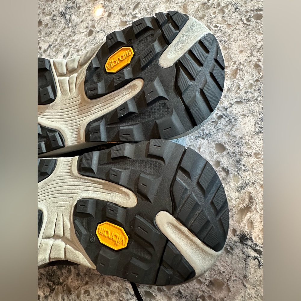 Topo Athletic Women's Gray Running Shoes - Picture 6 of 6